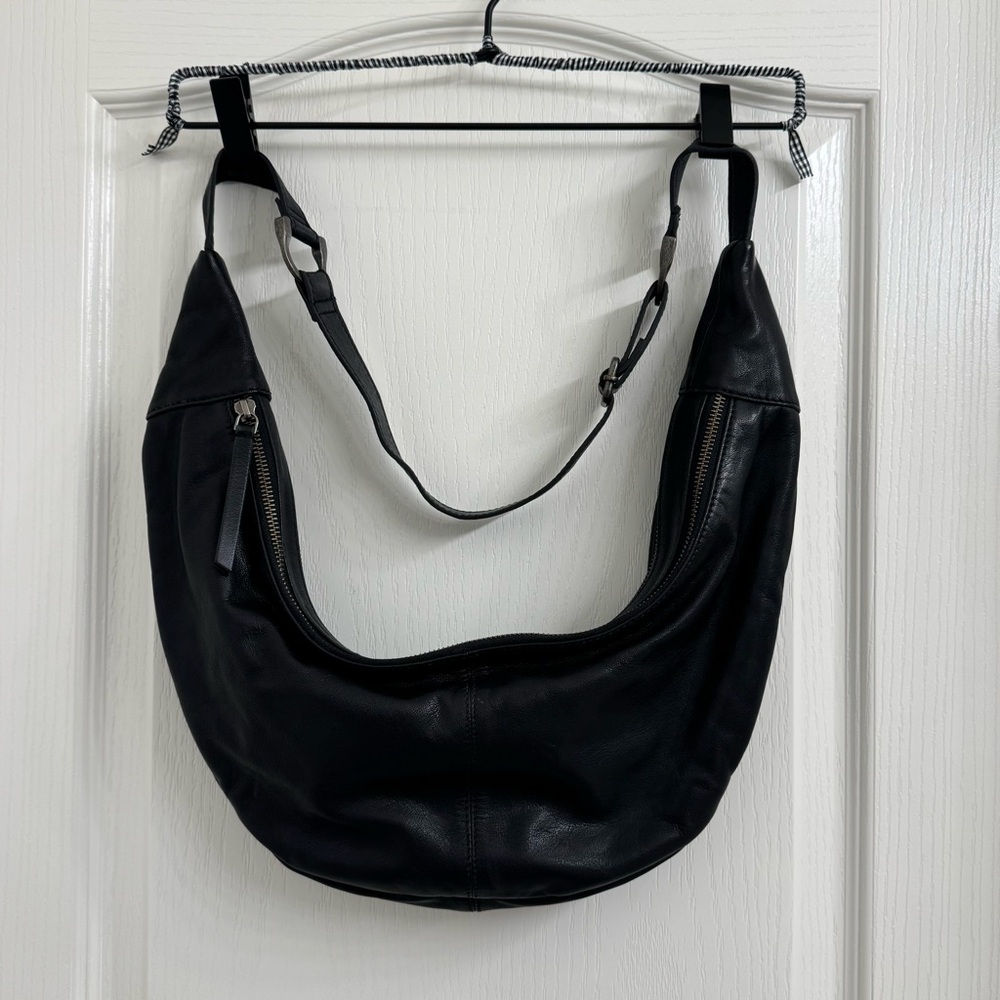 FREE PEOPLE Idle Hands Sling Leather Bag